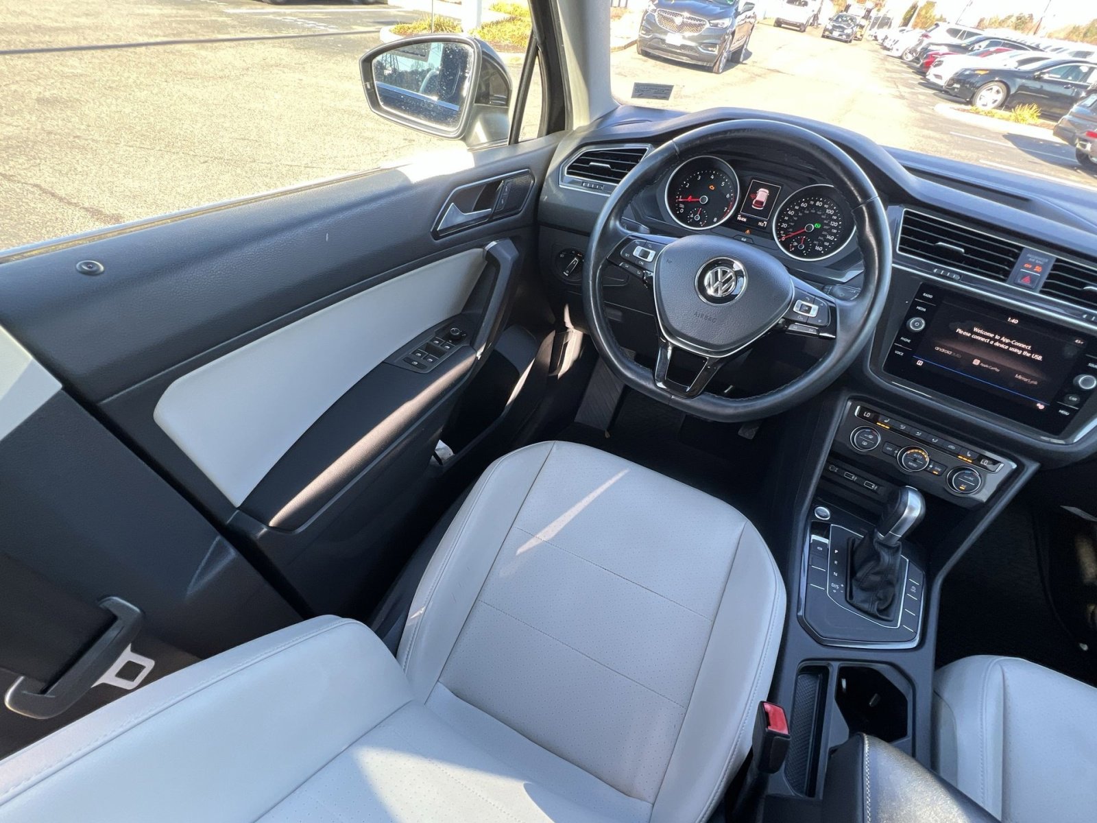 Used 2018 Volkswagen Tiguan SE image 4