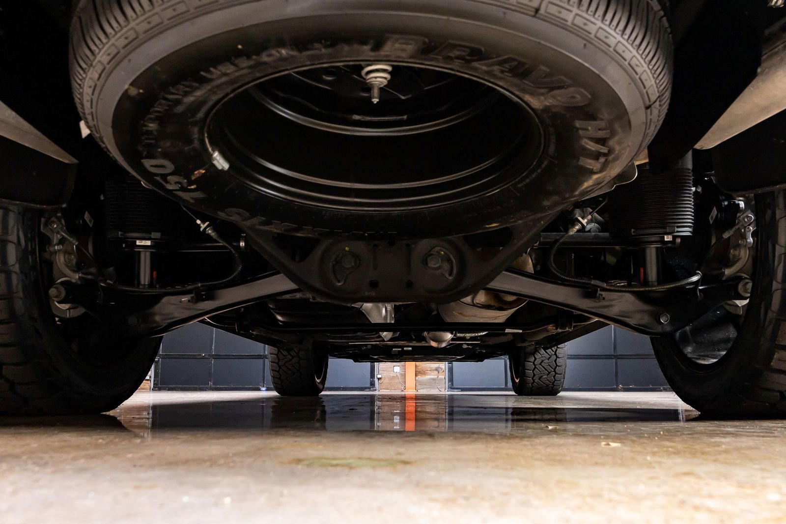 Used 2025 Cadillac Escalade ESV Sport Platinum w/ LPO, ONYX Package image 16