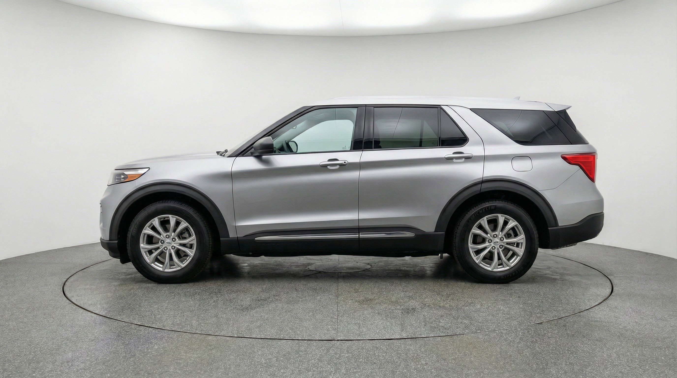 Used 2024 Ford Explorer Limited image 5