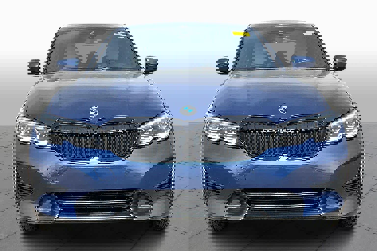 Used 2022 BMW 330i Sedan w/ Driving Assistance Package image 4