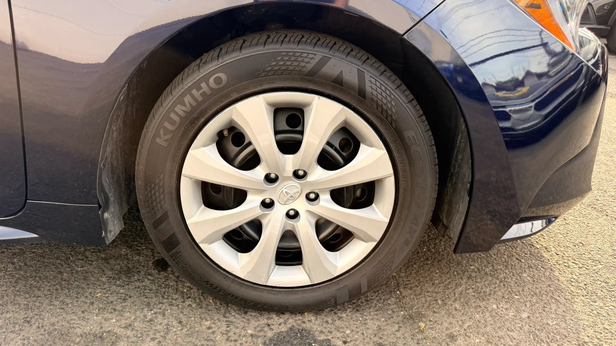 Used 2023 Toyota Corolla LE FWD image 29