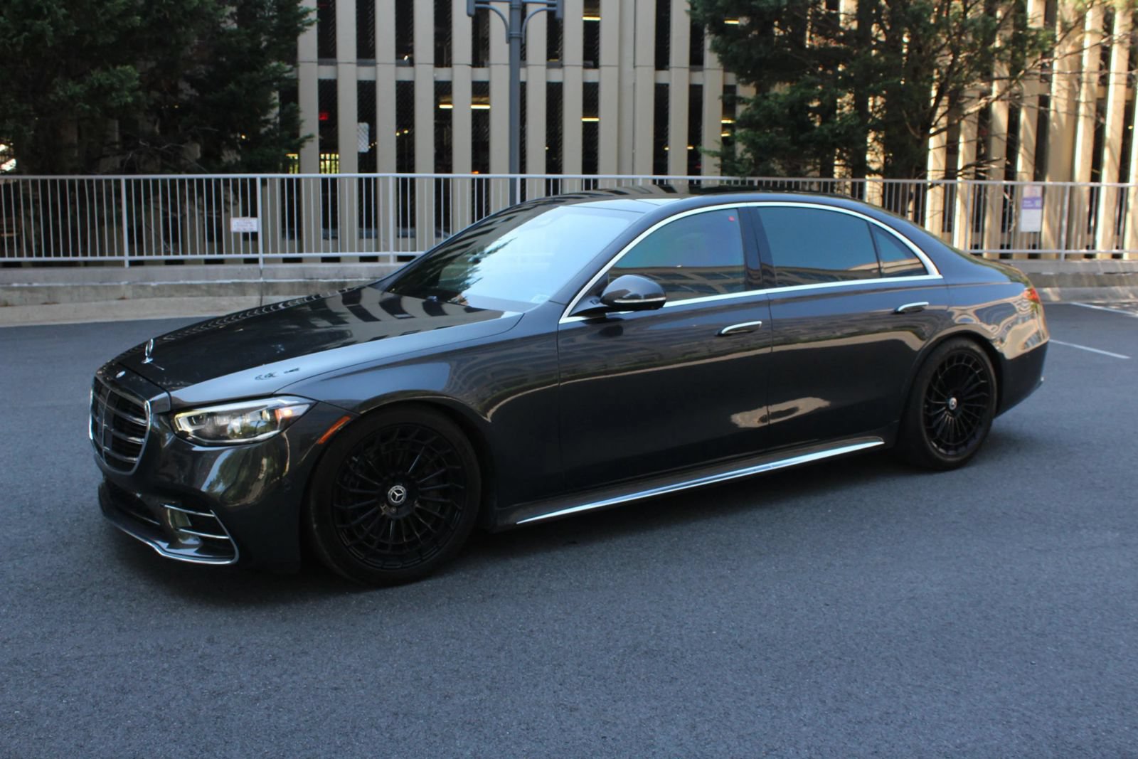 Used 2022 Mercedes-Benz S 580 4MATIC Sedan w/ AMG Line Package image 12