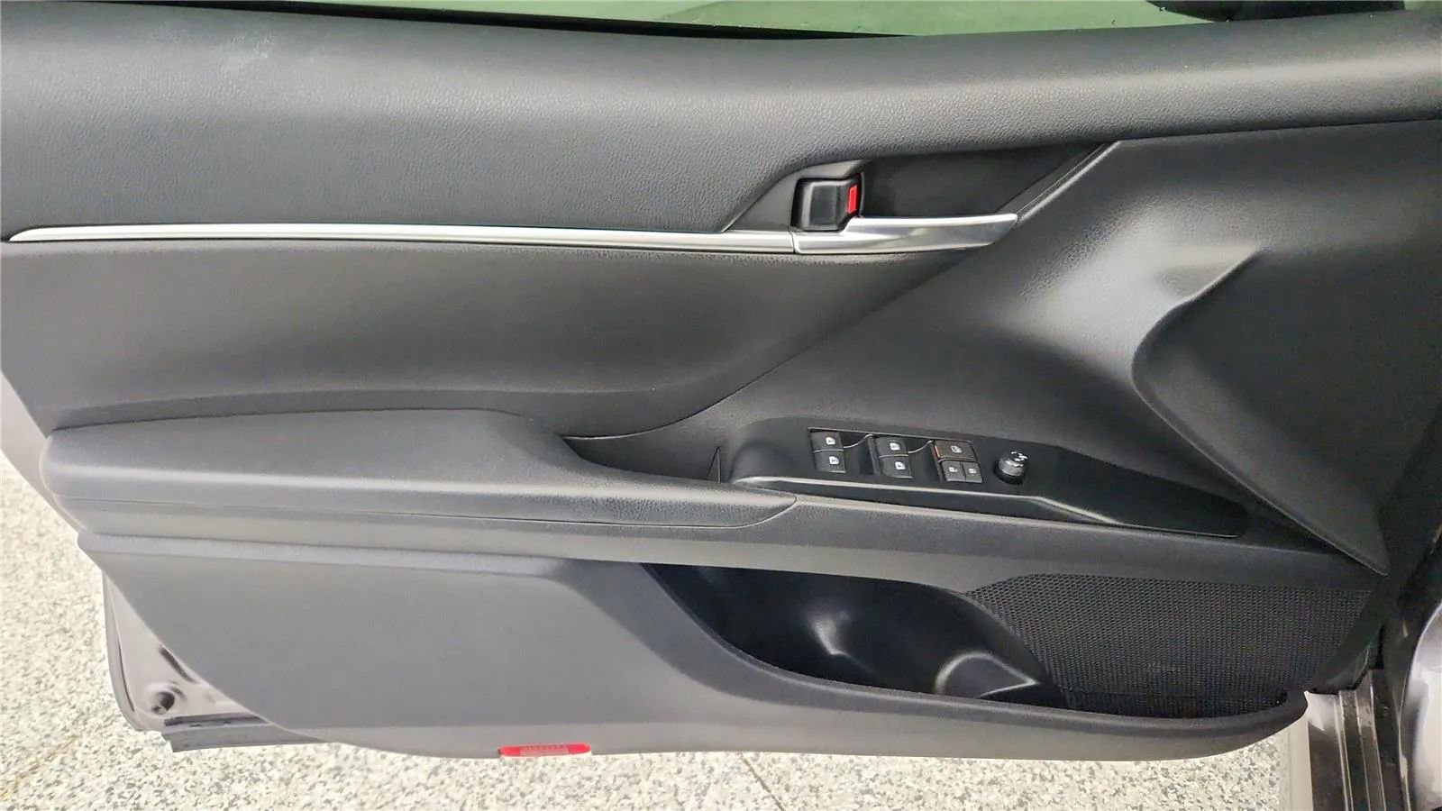 Used 2020 Toyota Camry SE image 31