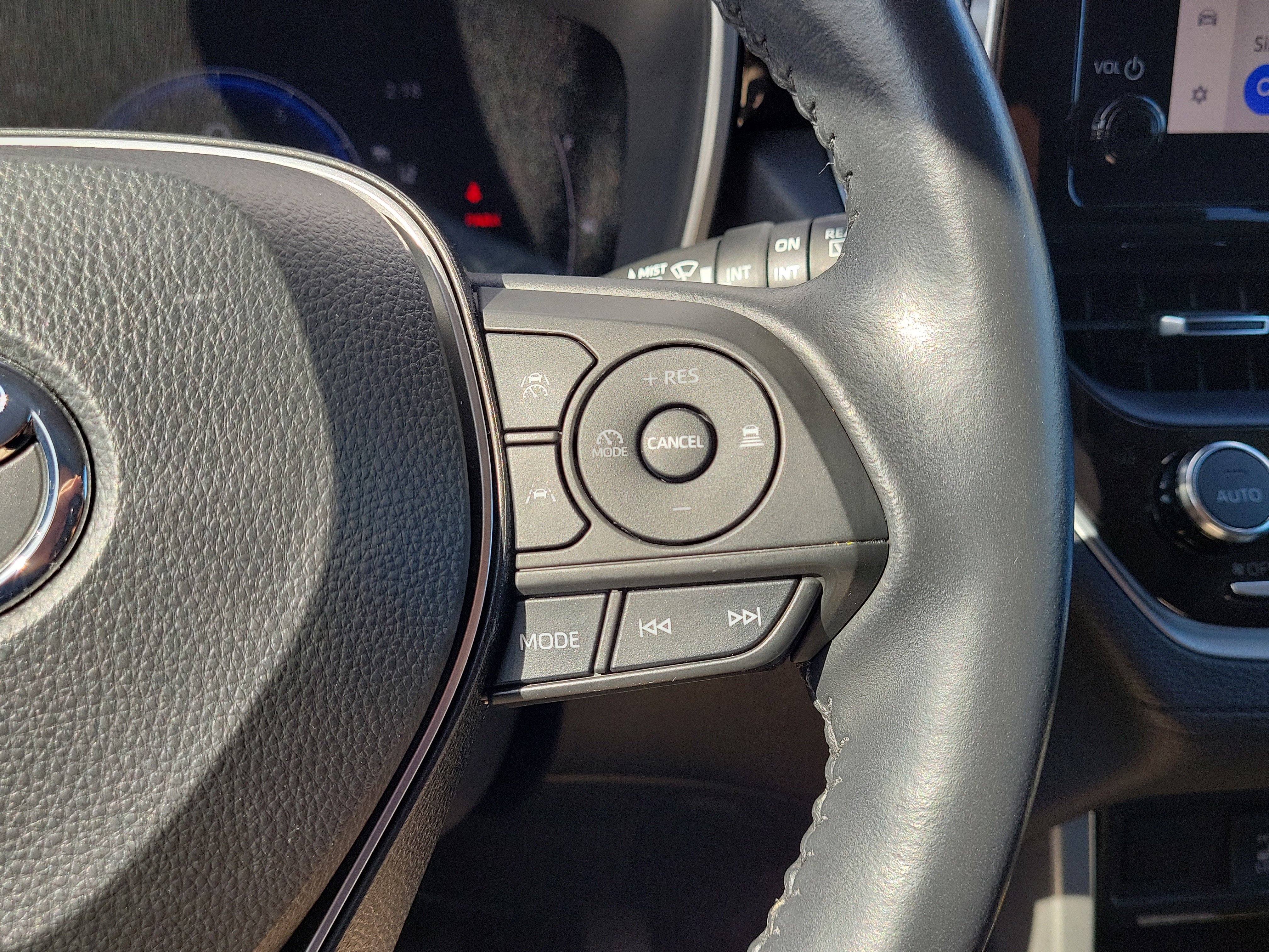 Used 2023 Toyota Corolla Cross XLE image 15