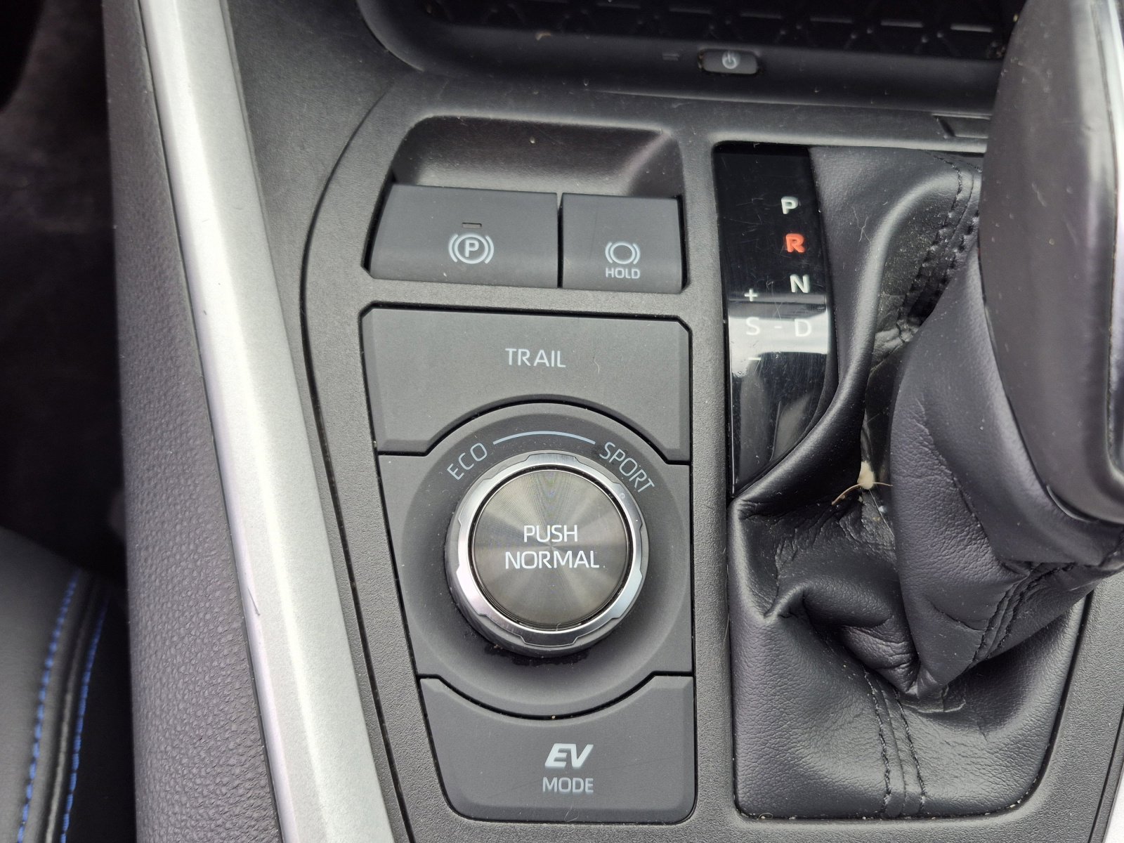 Used 2022 Toyota RAV4 XSE AWD/4WD image 32