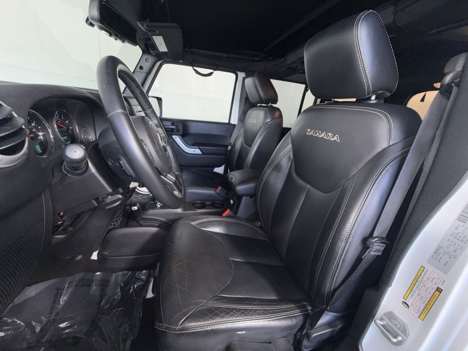 Used 2016 Jeep Wrangler Unlimited Sahara w/ Dual Top Group AWD/4WD image 13
