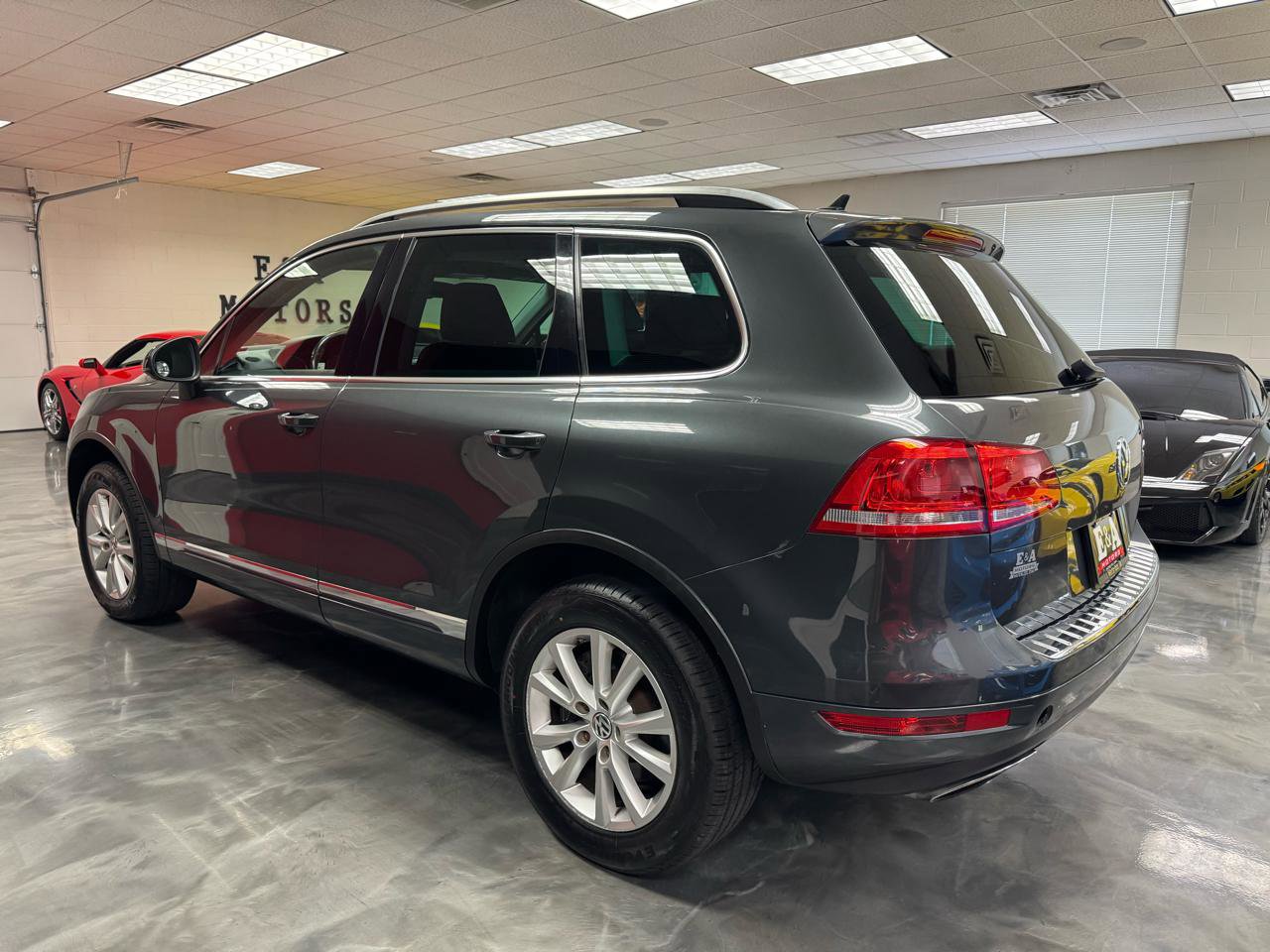 Used 2014 Volkswagen Touareg Sport AWD/4WD image 7