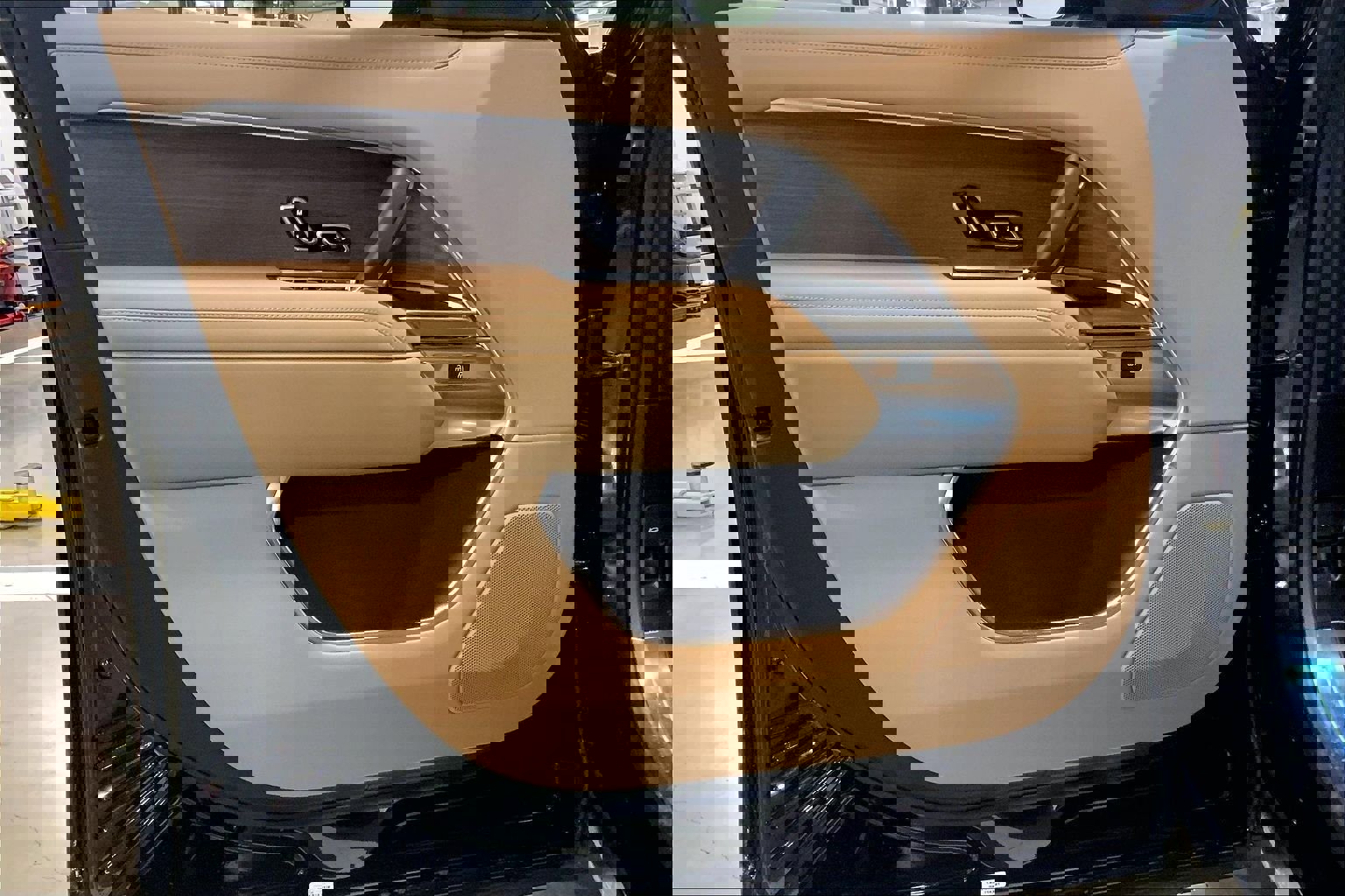 New 2026 Land Rover Range Rover SE image 10