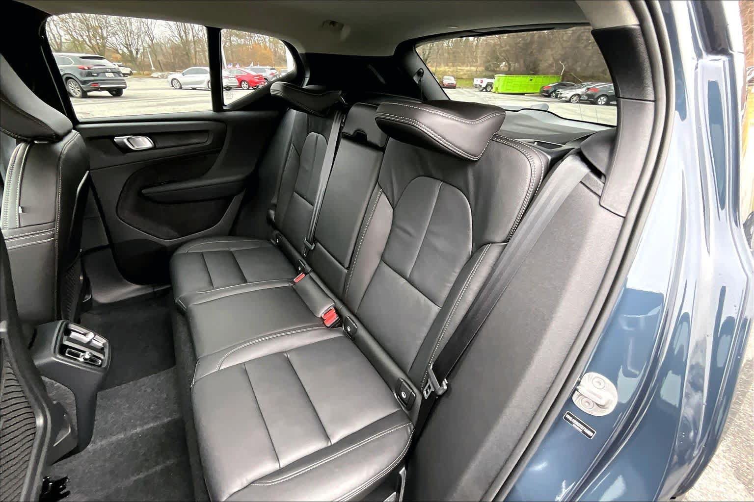 Used 2026 Volvo XC40 B5 Core w/ Climate Package AWD/4WD image 32