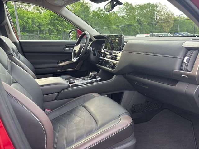 Used 2024 Nissan Pathfinder Platinum AWD/4WD image 8