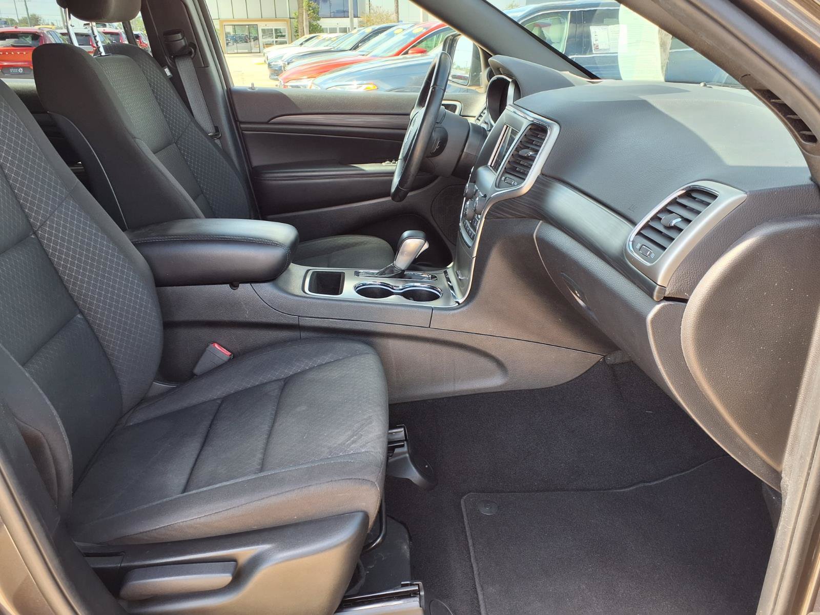Used 2021 Jeep Grand Cherokee Laredo AWD/4WD image 11