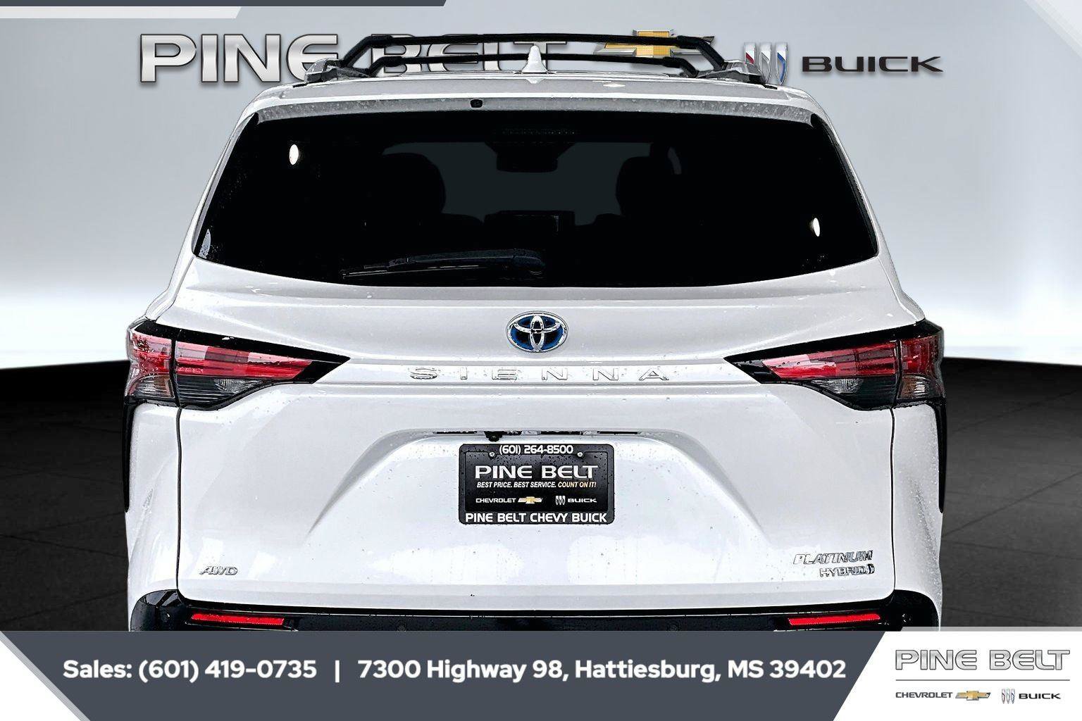 Used 2024 Toyota Sienna Platinum AWD/4WD image 4