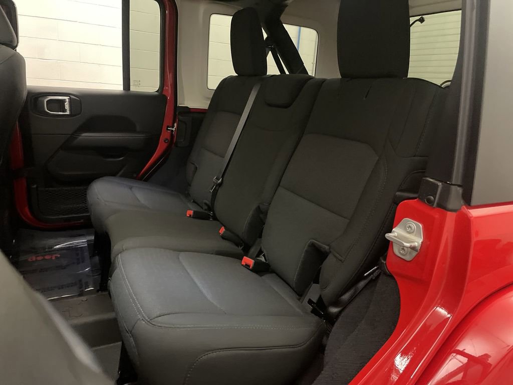 Used 2022 Jeep Wrangler Unlimited Sahara w/ Cold Weather Group image 19