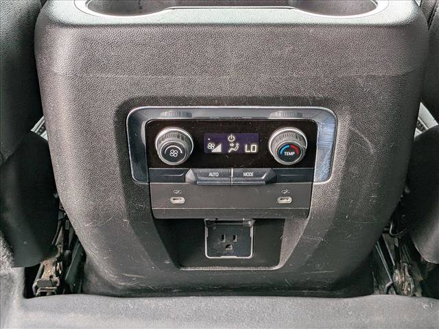 Used 2022 Chevrolet Suburban LT AWD/4WD image 18
