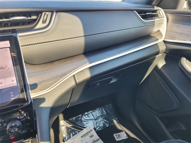 New 2025 Jeep Grand Cherokee Limited w/ Luxury Tech Group II image 28