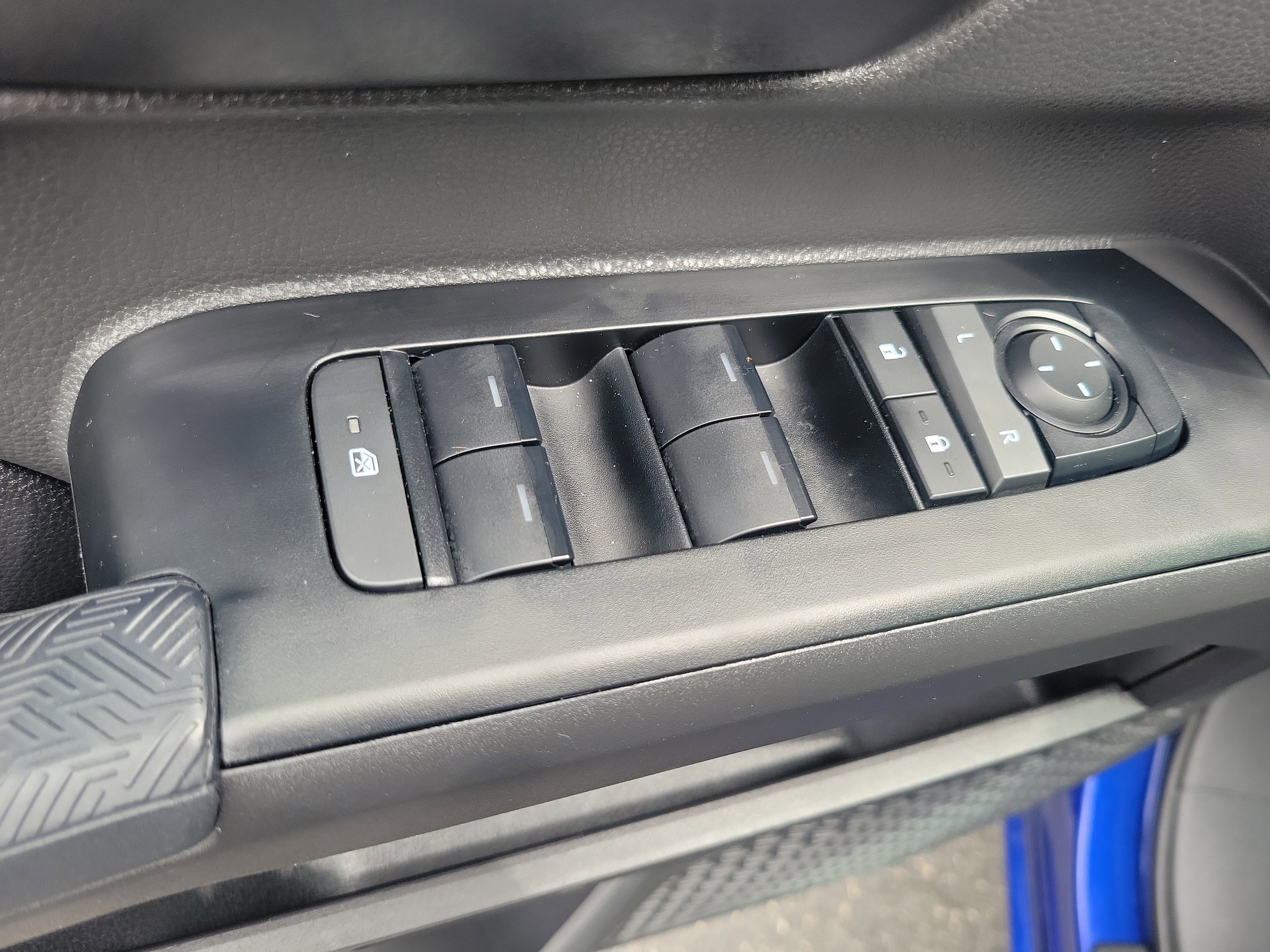 Certified 2025 Toyota Tacoma SR5 image 20