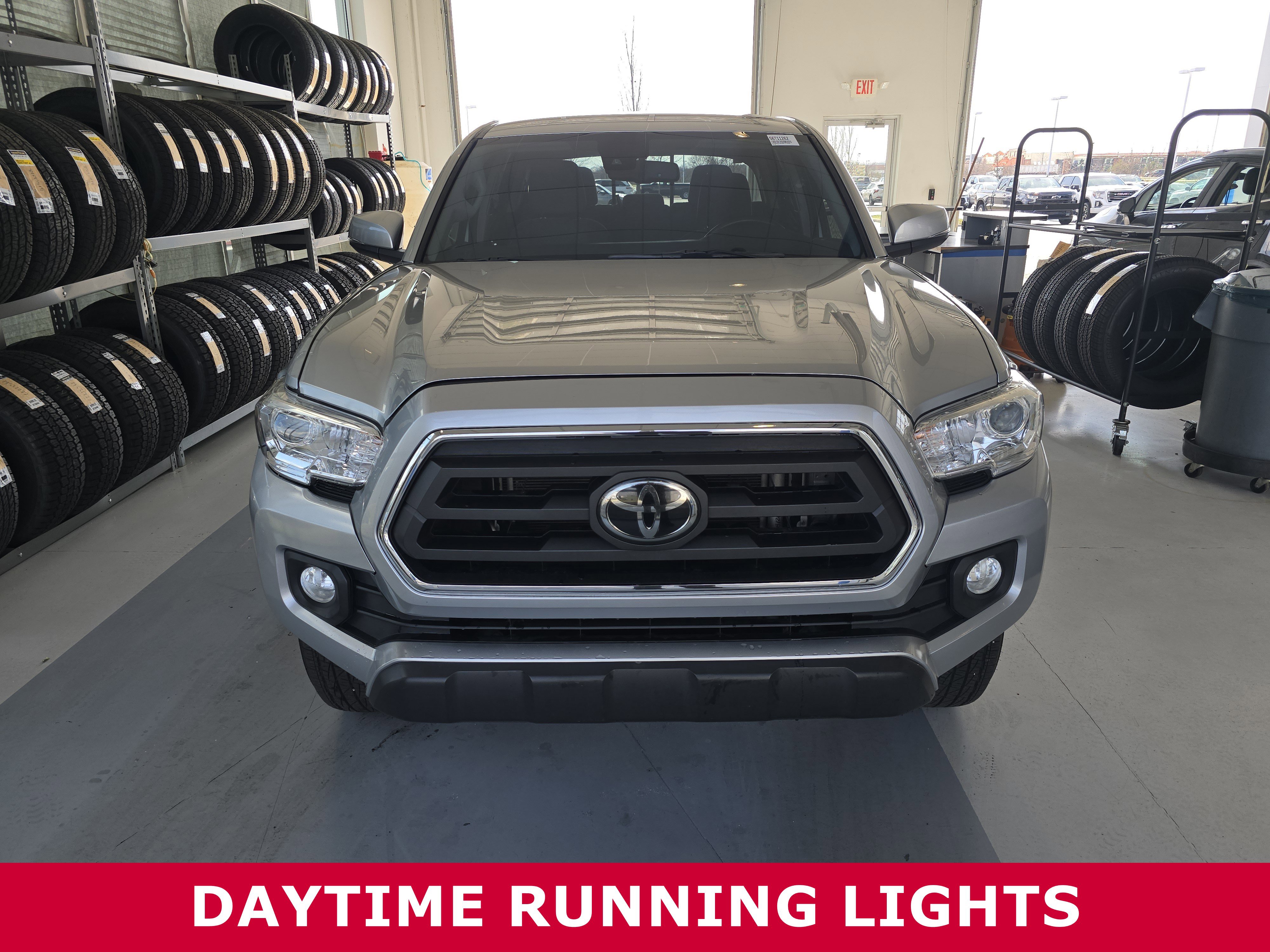 Used 2022 Toyota Tacoma SR5 w/ Technology Package image 2