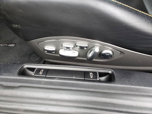 Used 2019 Porsche 718 Cayman RWD image 11