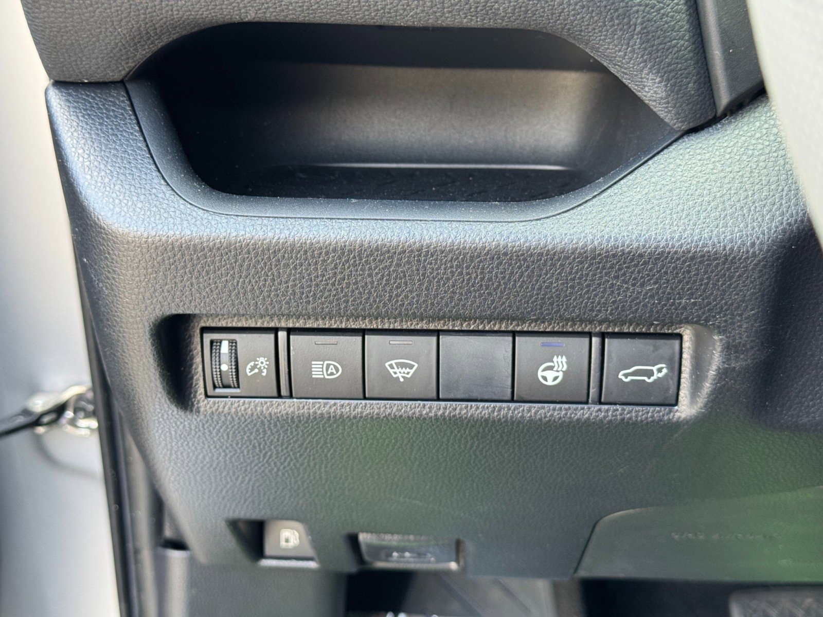Used 2019 Toyota RAV4 XSE w/ XSE Weather Package AWD/4WD image 17