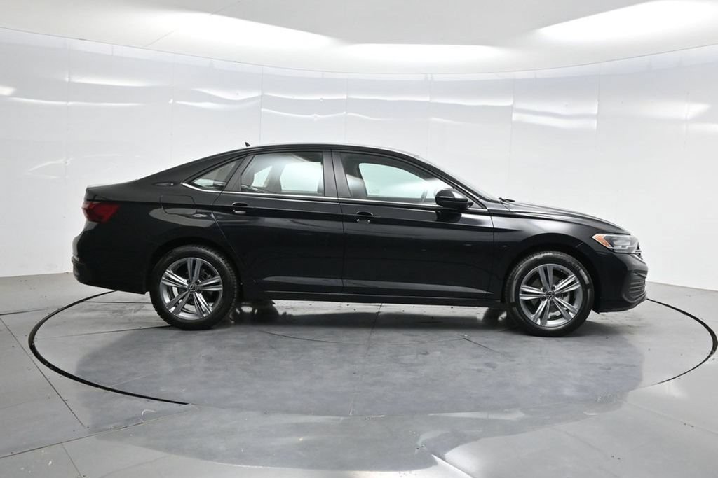 Used 2024 Volkswagen Jetta SE FWD image 40