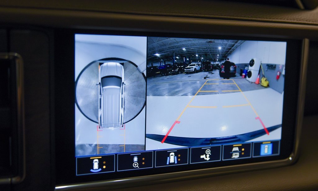 Used 2021 GMC Yukon Denali w/ Denali Ultimate Package image 31