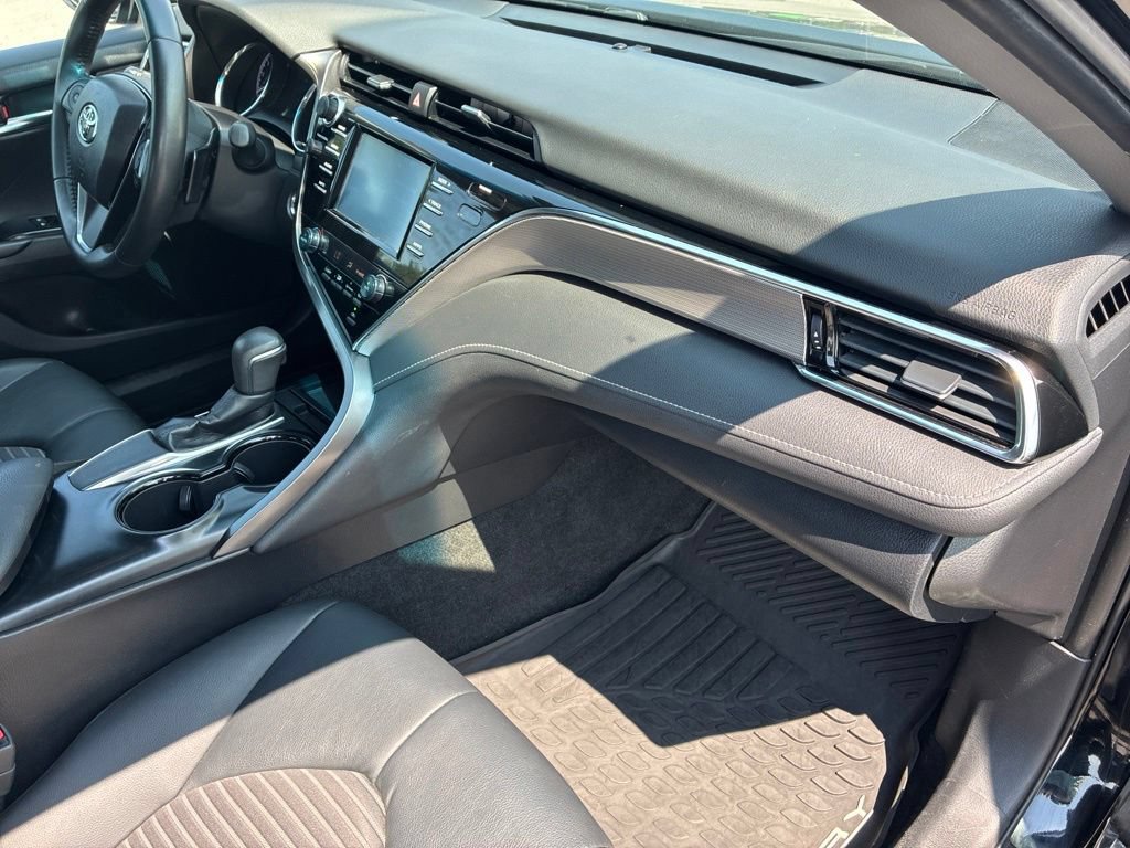 Used 2018 Toyota Camry SE w/ Moonroof Package FWD image 38