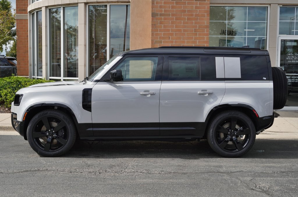 New 2026 Land Rover Defender 110 X-Dynamic SE AWD/4WD image 2