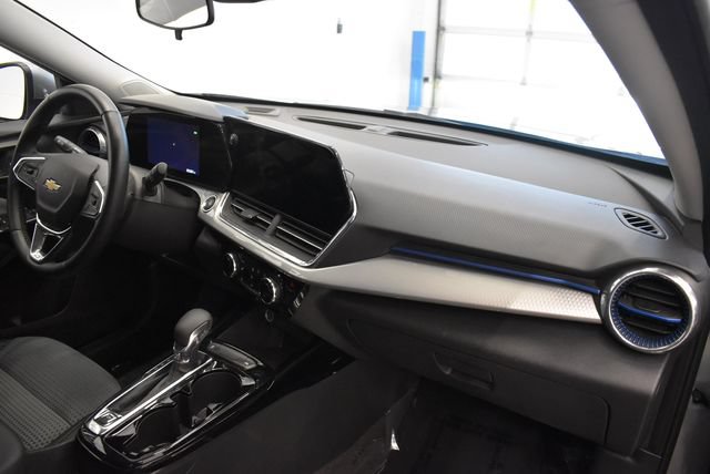 Used 2025 Chevrolet Trax LT w/ LT Convenience Package FWD image 18