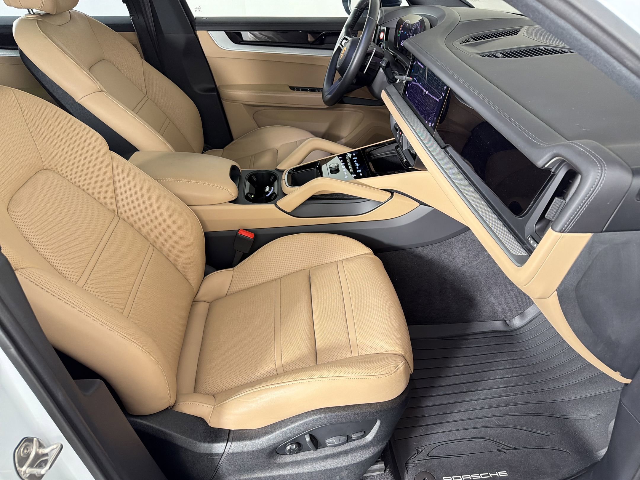 Certified 2024 Porsche Cayenne S AWD/4WD image 30