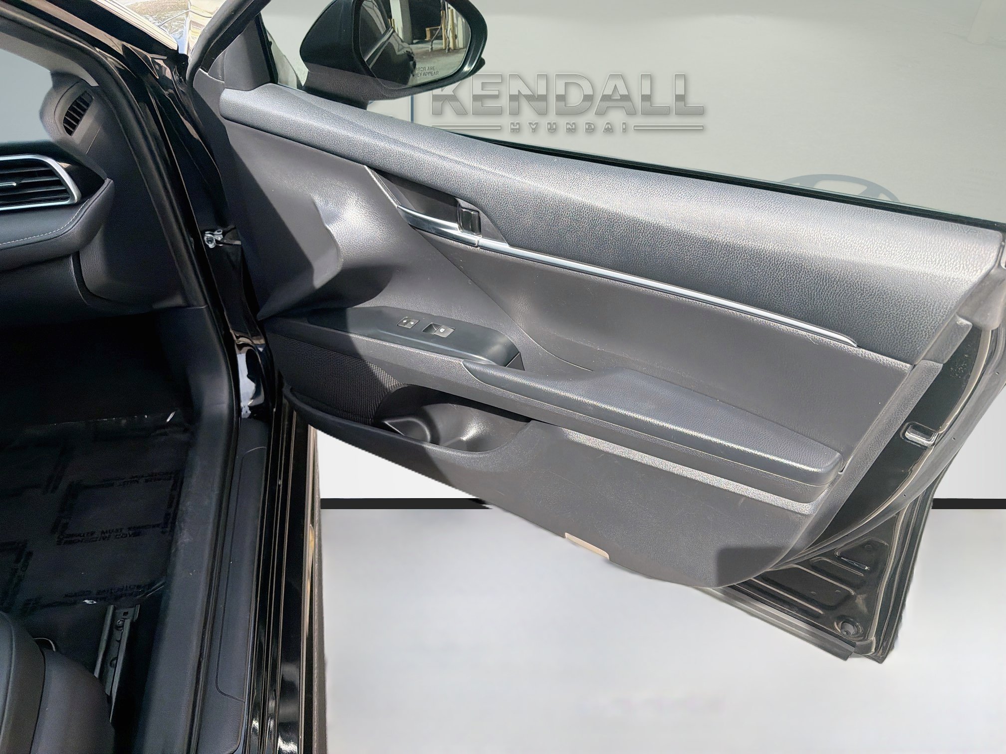 Used 2019 Toyota Camry SE FWD image 30