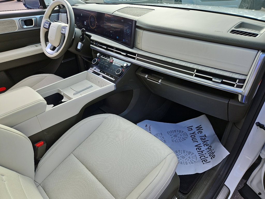 Used 2025 Hyundai Santa Fe Calligraphy image 12