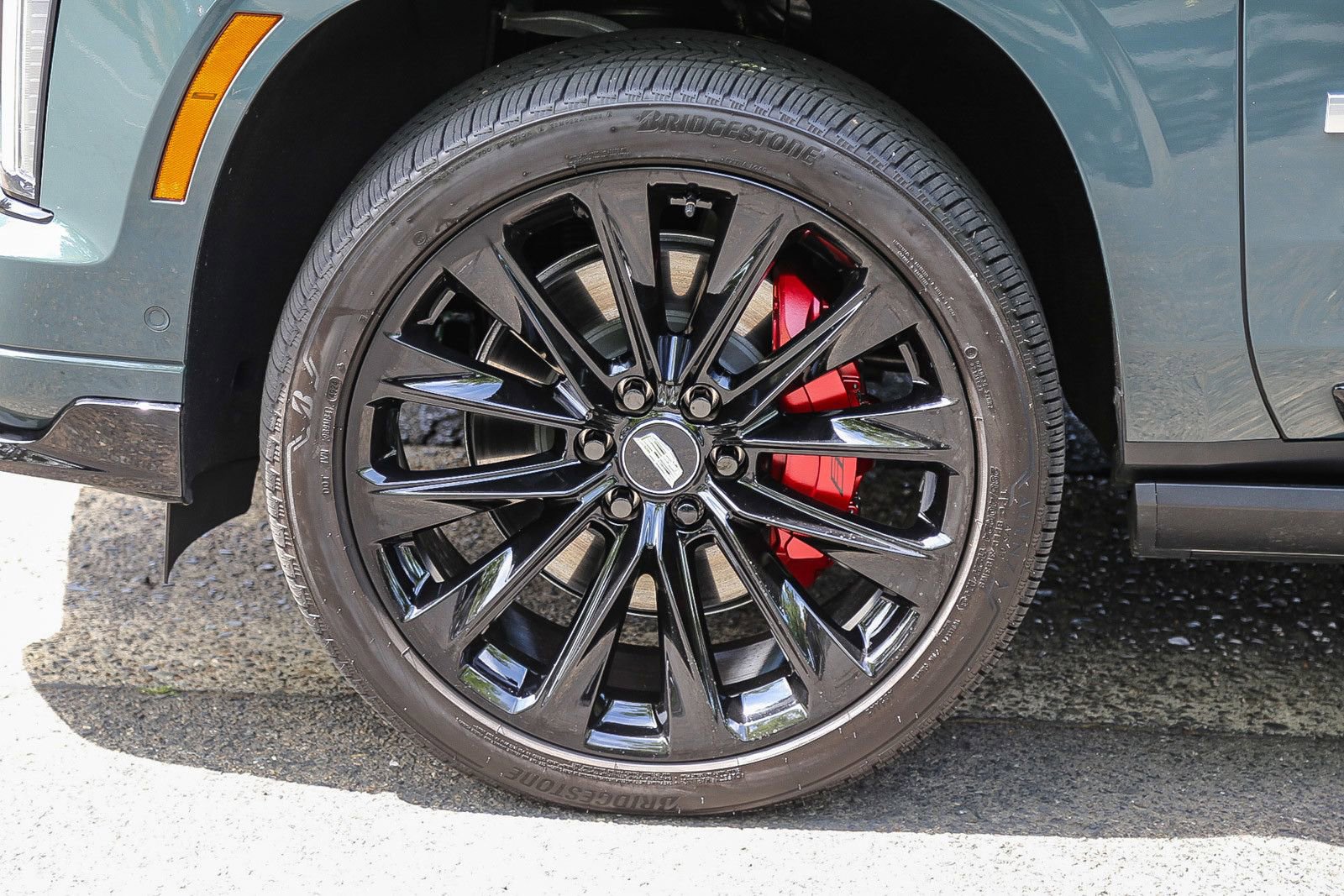 Used 2025 Cadillac Escalade ESV V AWD/4WD image 9