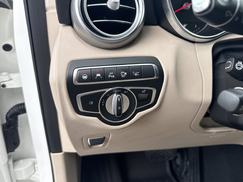 Used 2018 Mercedes-Benz GLC 300 4MATIC image 20