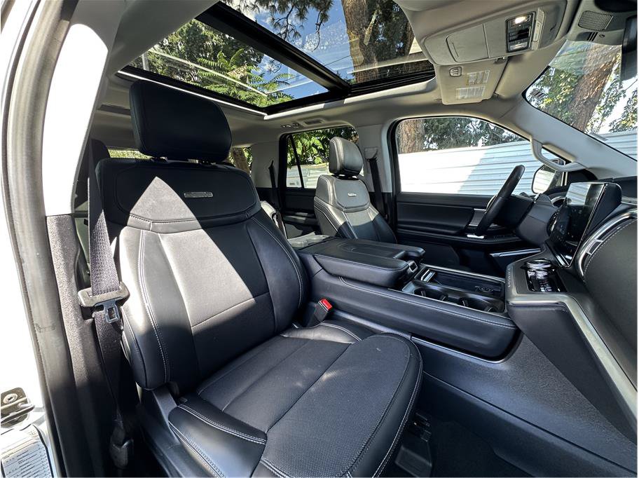 Used 2025 Ford Expedition Max Platinum AWD/4WD image 16