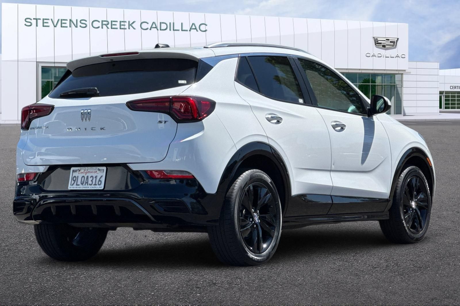 Used 2024 Buick Encore GX Sport Touring FWD image 3