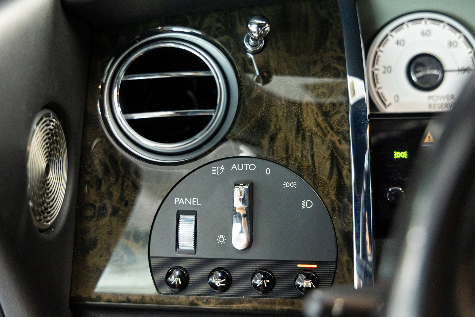 Used 2017 Rolls-Royce Dawn image 35