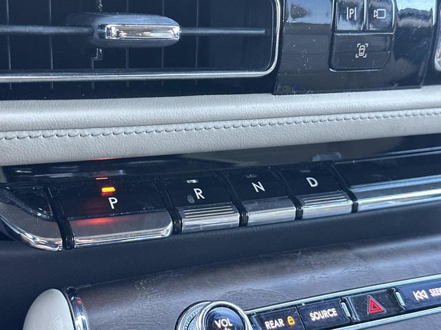 Used 2022 Lincoln Aviator Reserve w/ Equipment Group 201A image 17