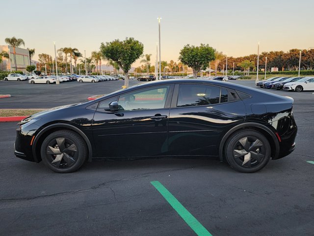 Used 2024 Toyota Prius LE FWD image 9