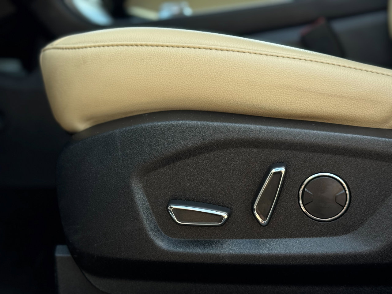 Used 2019 Ford Edge SEL w/ Equipment Group 201A image 18