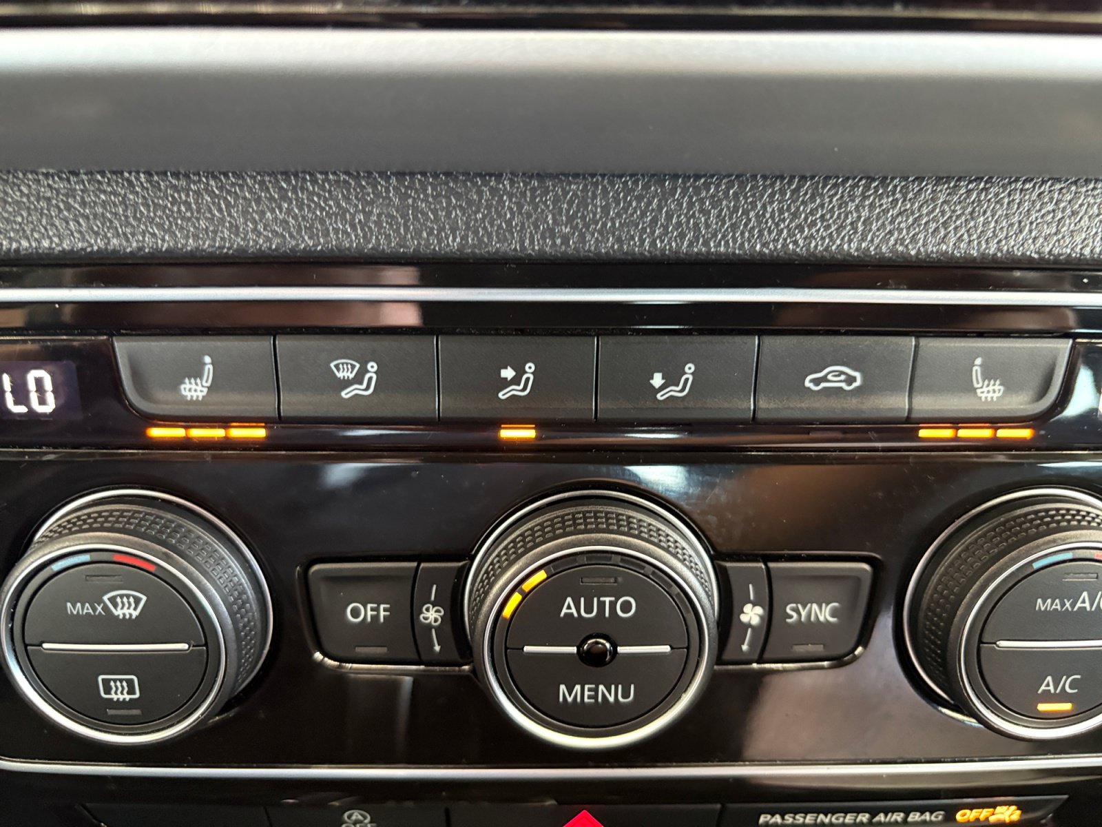 Certified 2023 Volkswagen Atlas Cross Sport SEL R-Line AWD/4WD image 22