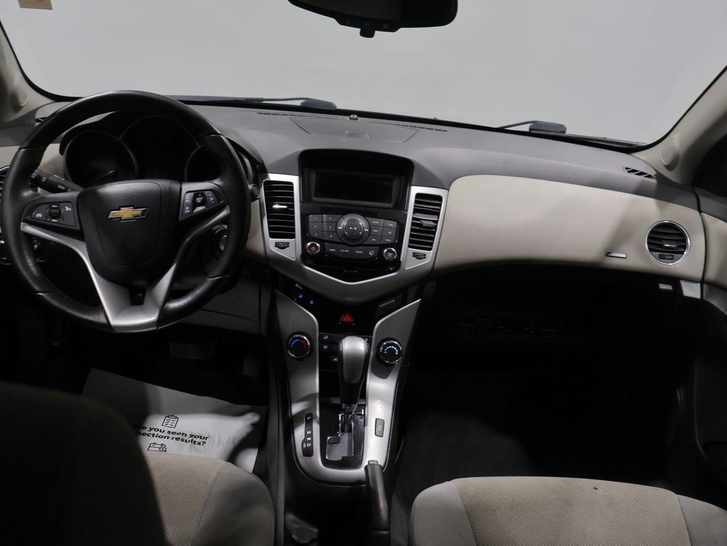Used 2014 Chevrolet Cruze LT image 17