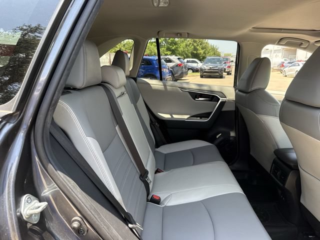 Used 2020 Toyota RAV4 Limited AWD/4WD image 32