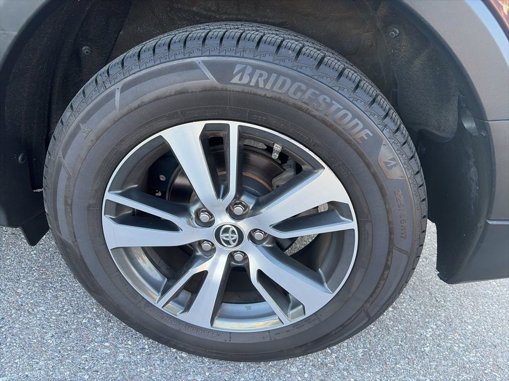 Used 2018 Toyota RAV4 XLE image 11