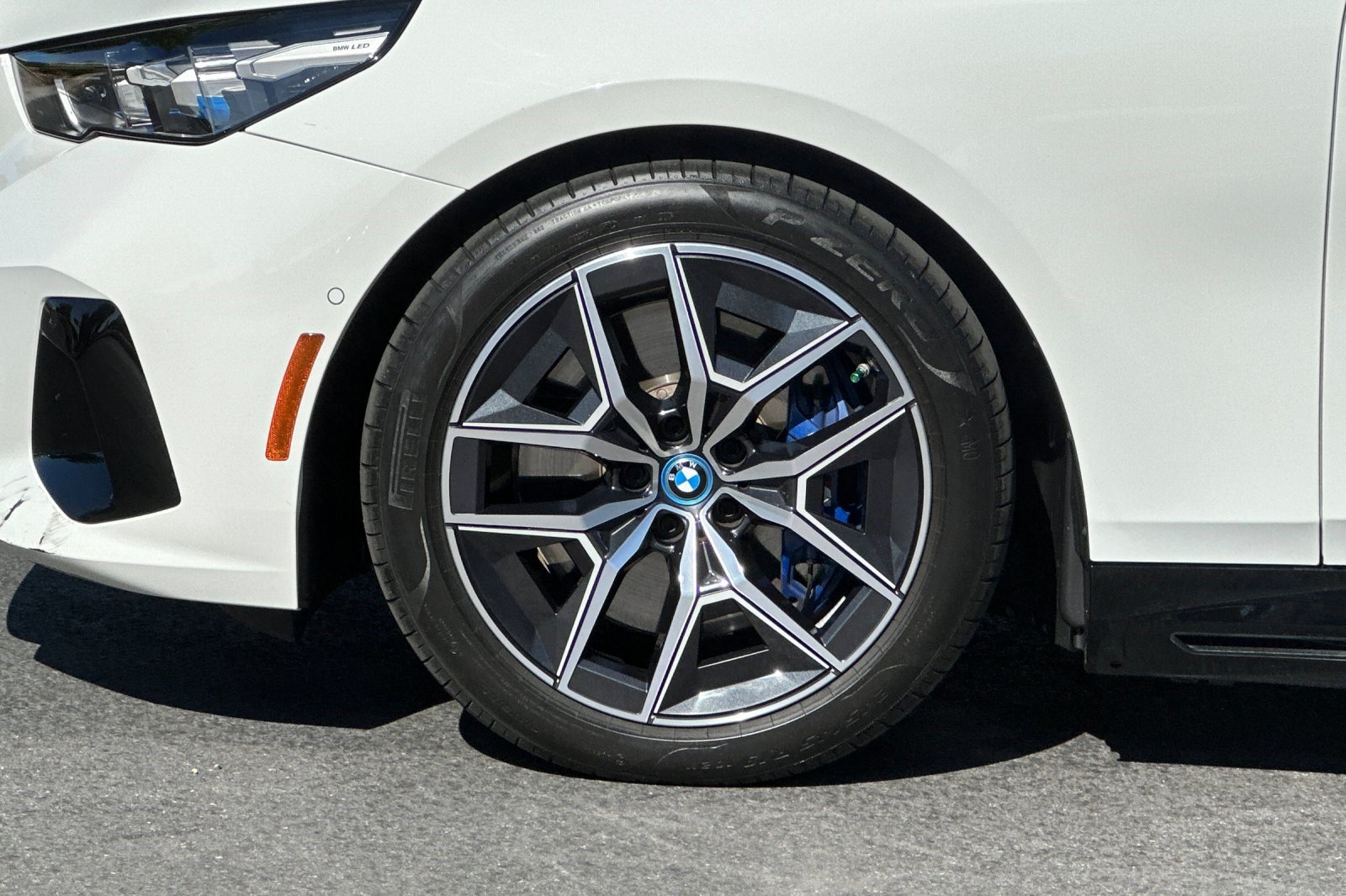 Certified 2024 BMW i5 eDrive40i w/ M Sport Package RWD image 38