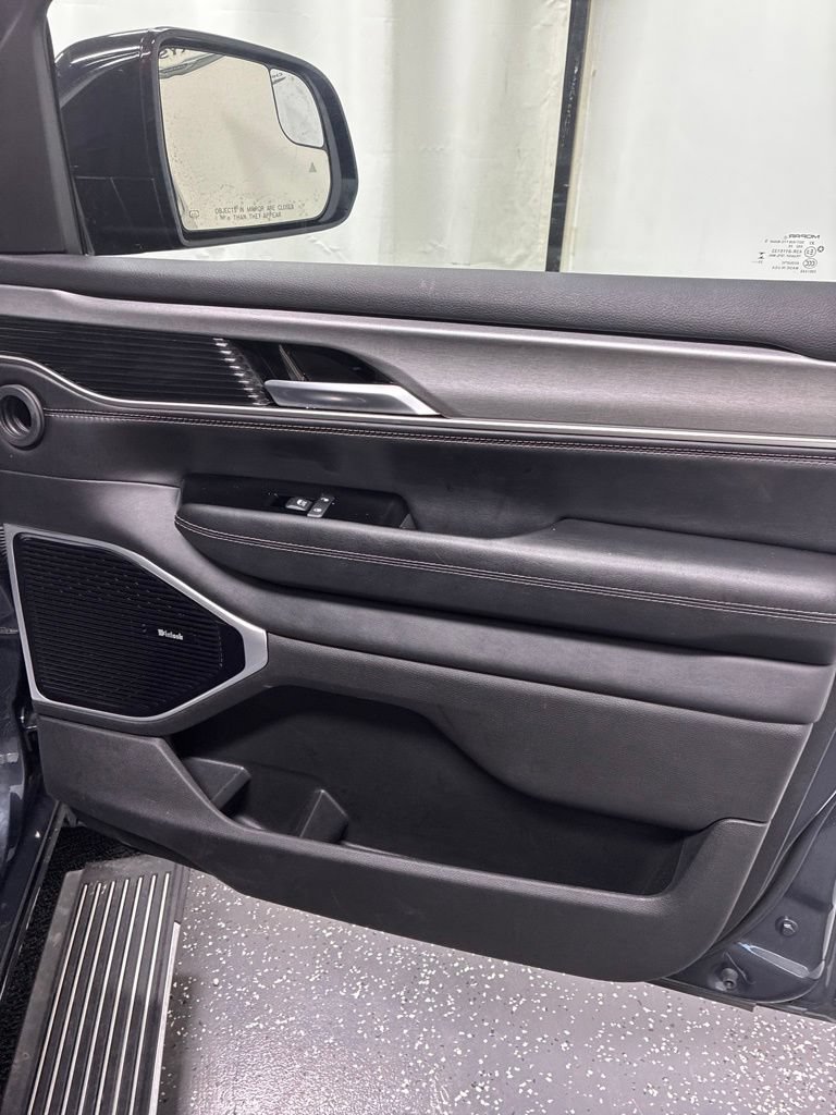 Used 2025 Jeep Wagoneer Series III w/ Premium Group I AWD/4WD image 36