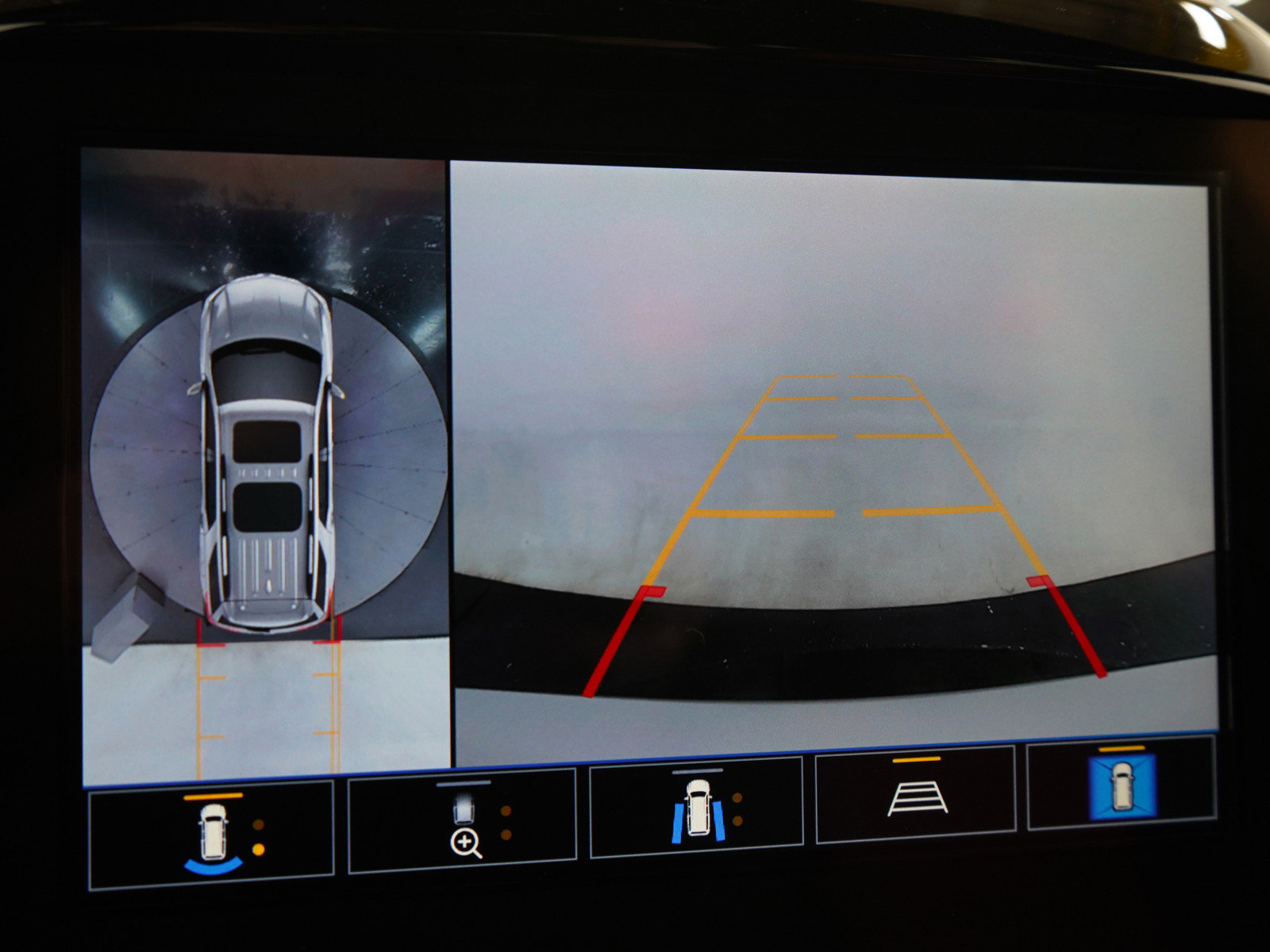 Used 2024 Chevrolet Traverse LT w/ Rear Camera Mirror Package image 32