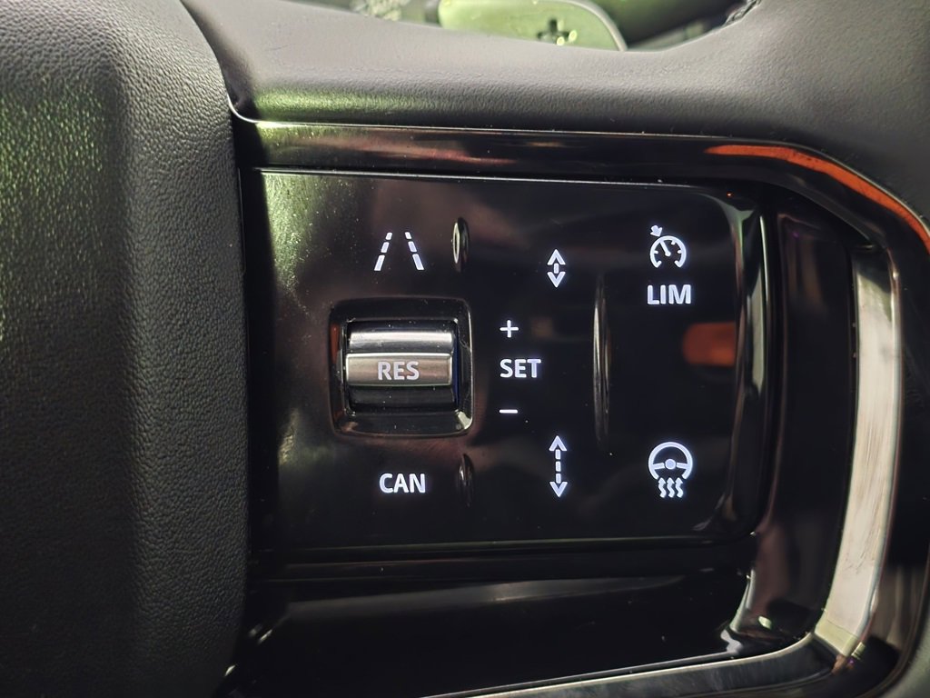 Used 2025 Land Rover Range Rover Evoque S image 19