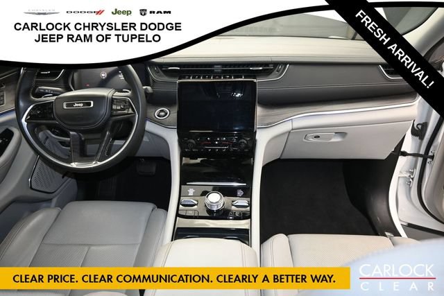Used 2023 Jeep Grand Cherokee Overland w/ Luxury Tech Group IV AWD/4WD image 35