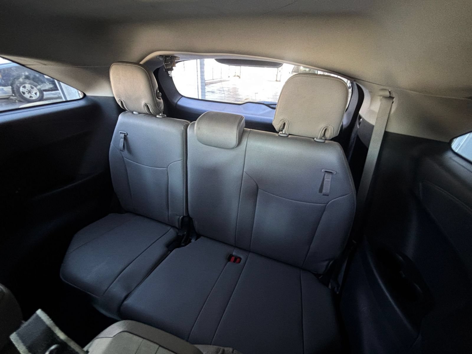 Used 2025 Toyota Sienna XLE FWD image 30