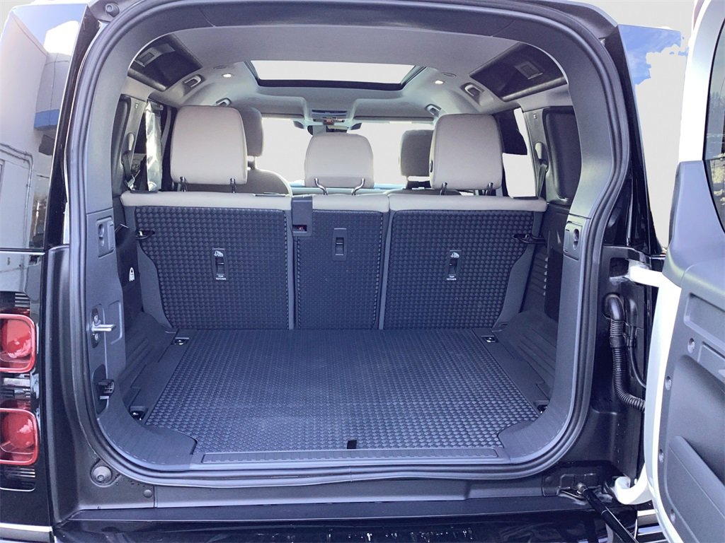 Used 2023 Land Rover Defender 110 S image 20